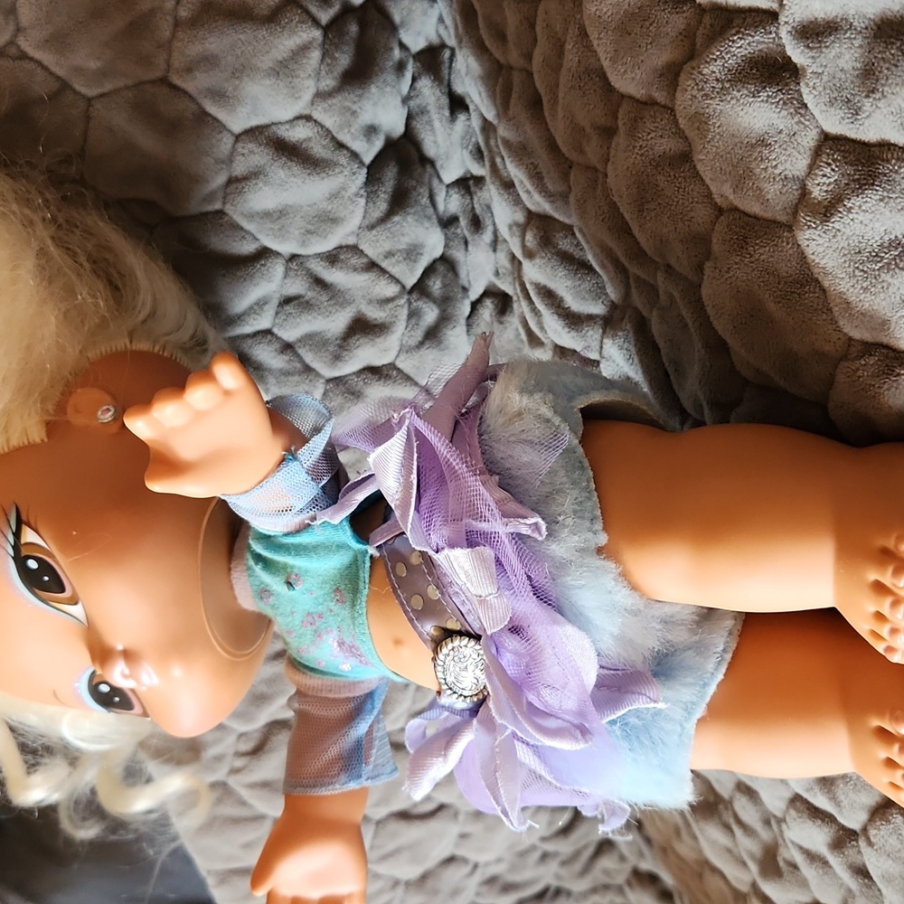 BRATZ Big Babyz Vinessa Ice Champions Brown Eyes Blonde Doll Rare MGA Vintage - Picture 2 of 7